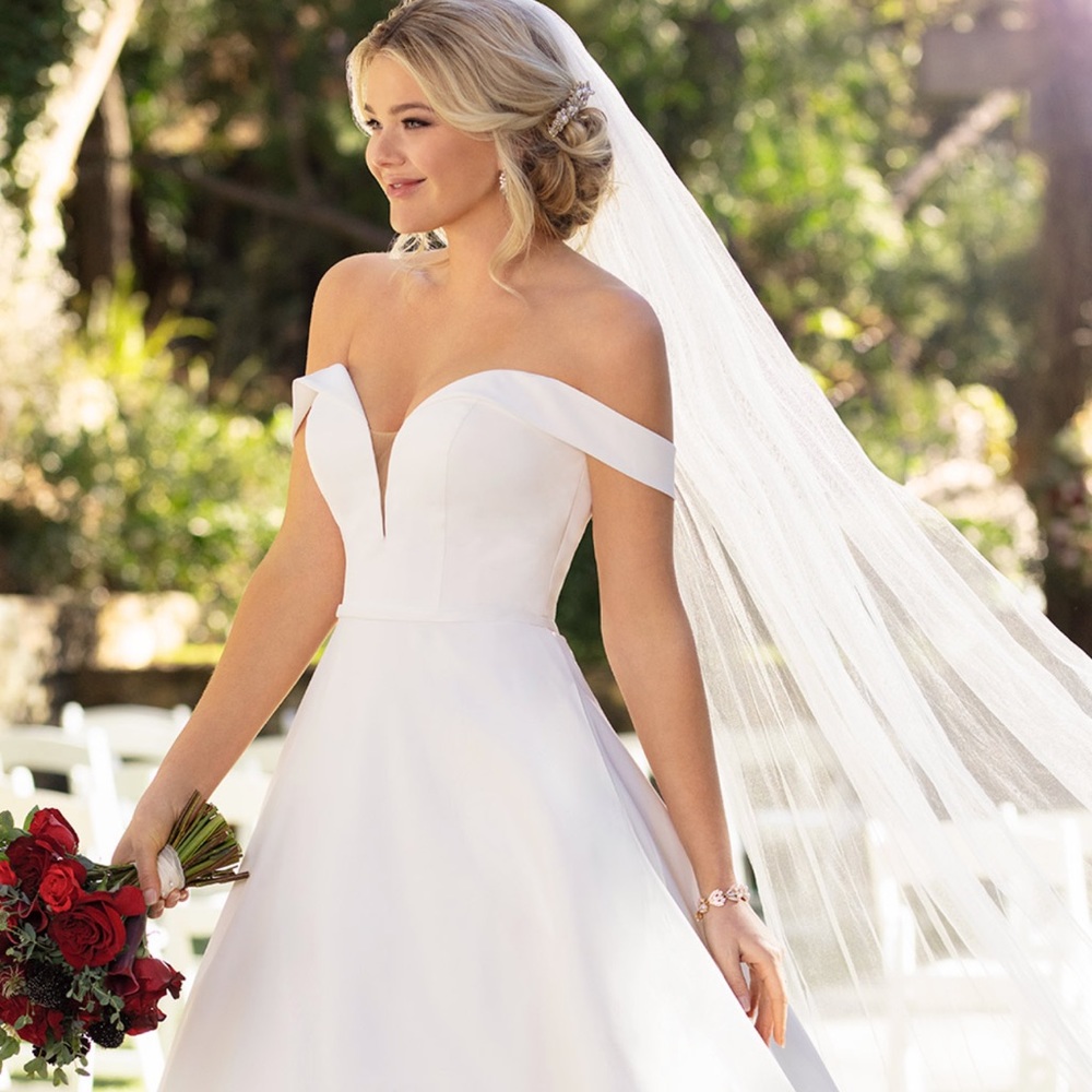 NWT Essence of Australia Wedding Dress